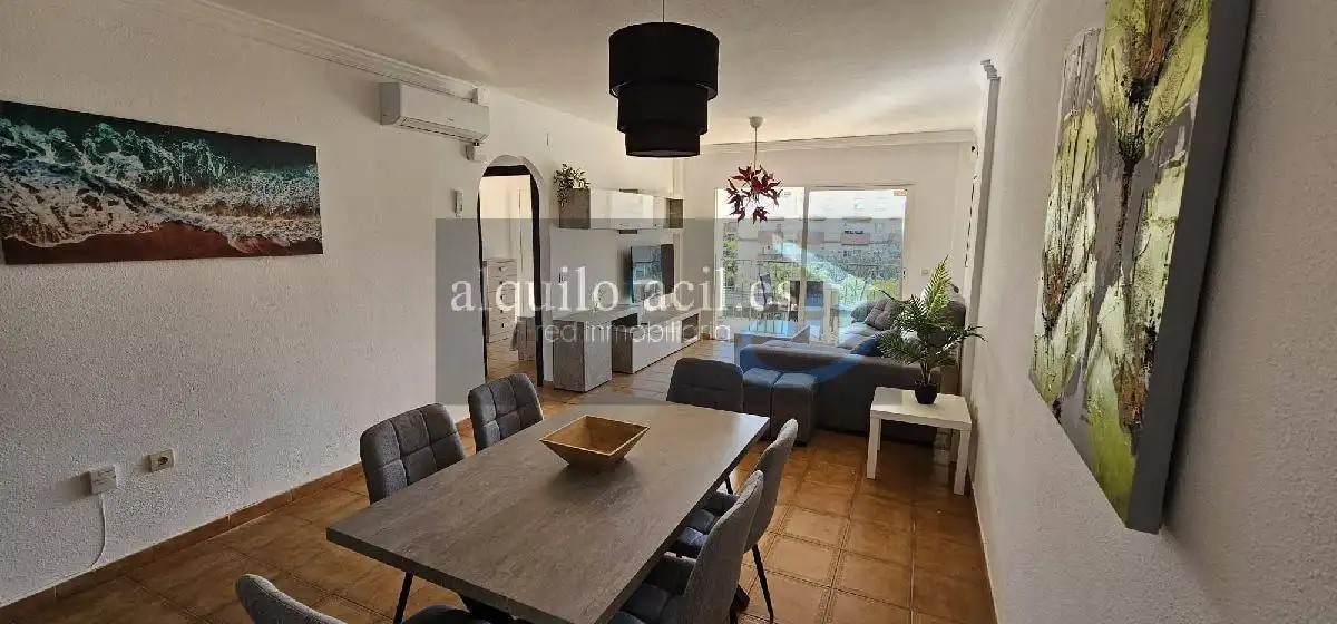 Sala d'estar de Pis de lloguer en Fuengirola amb Aire condicionat, Calefacció i Terrassa