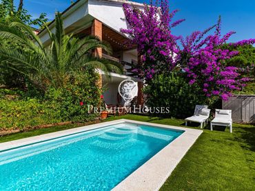 Casa amb balcó en venda a Montmar