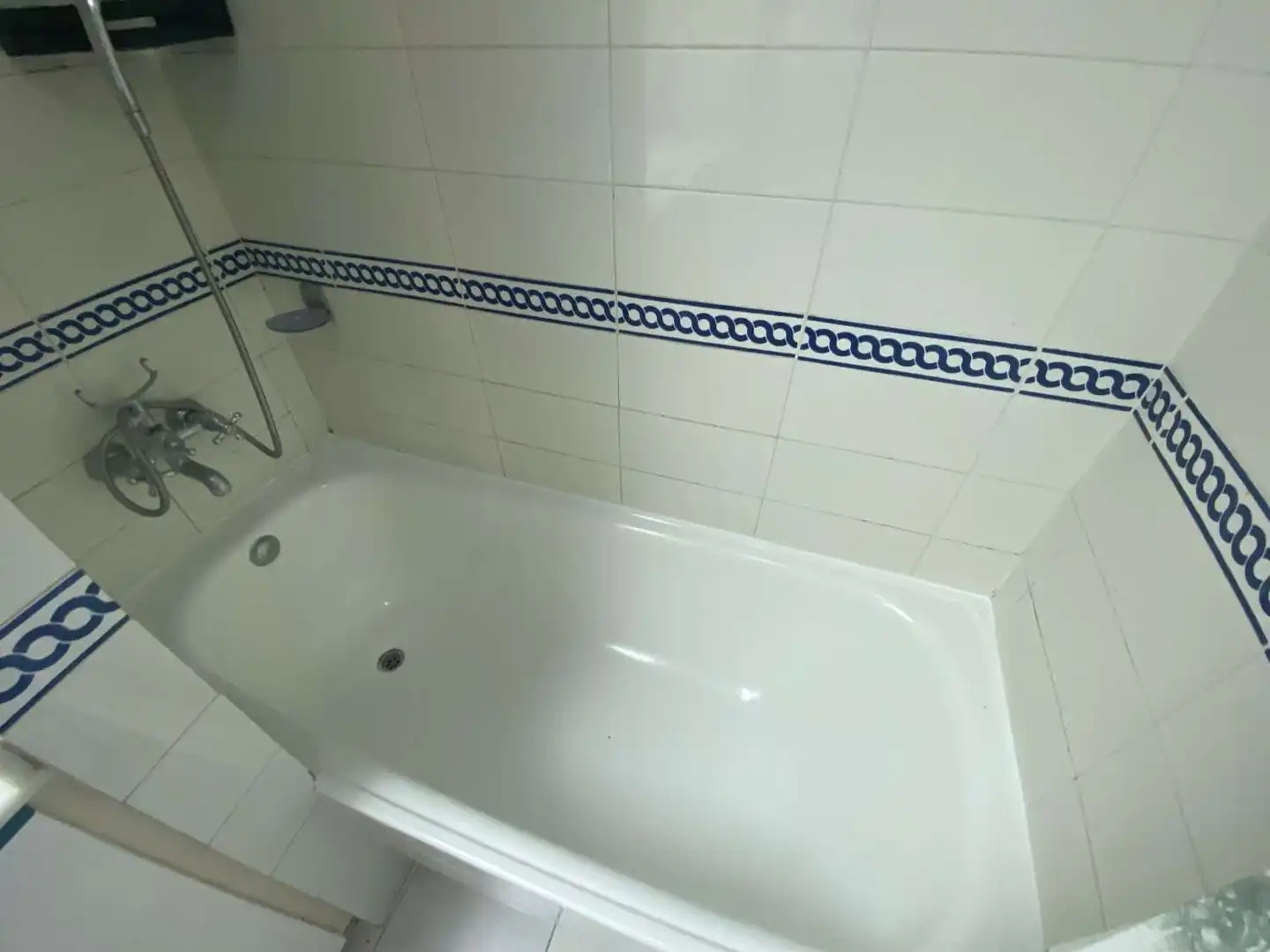 Baño de Ático de alquiler en Fuengirola con Aire acondicionado, Terraza y Amueblado