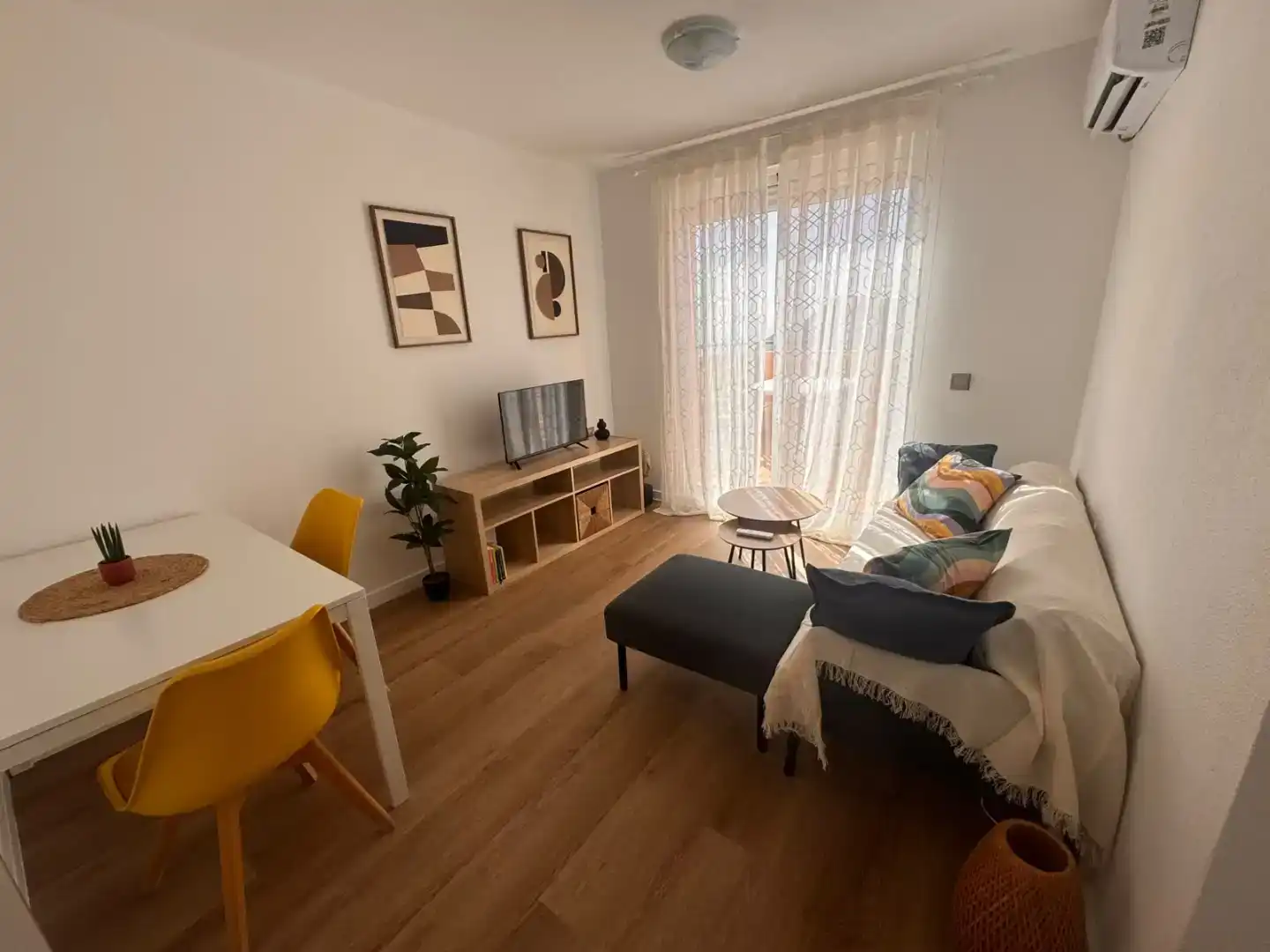 Wohnzimmer von Wohnung zur Miete in Vícar mit Klimaanlage