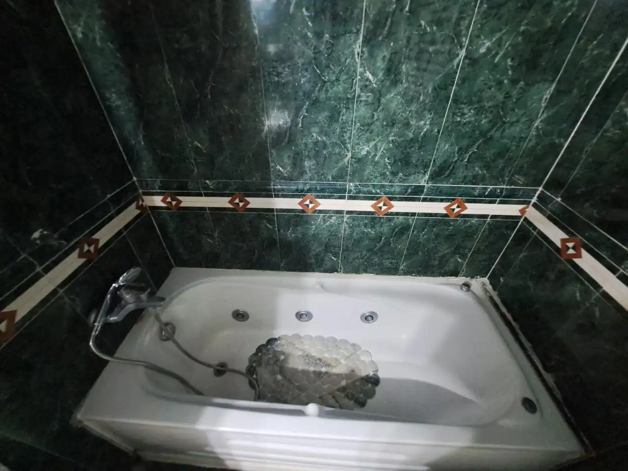 Baño de Apartamento de alquiler en Zaragoza con Aire acondicionado, Calefacción y Parquet