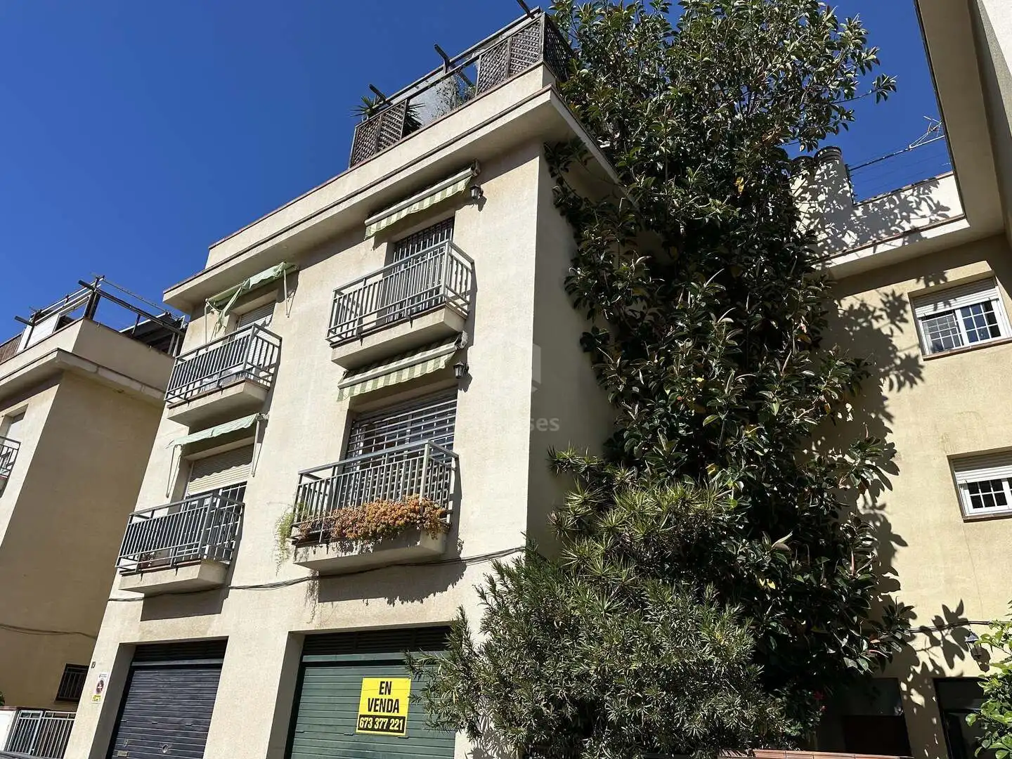 Außenansicht von Einfamilien-Reihenhaus zum Verkauf in El Prat de Llobregat mit Privatgarten und Terrasse