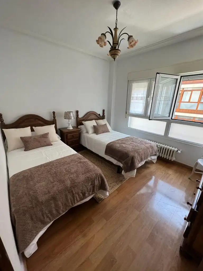 Habitación de Piso en venta en Gijón  con Calefacción y Amueblado