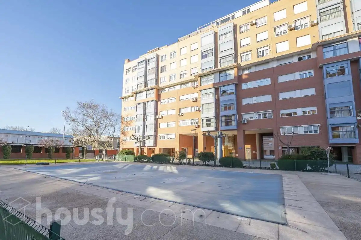 Vista exterior de Pis de lloguer en Madrid amb Calefacció, Parquet i Traster