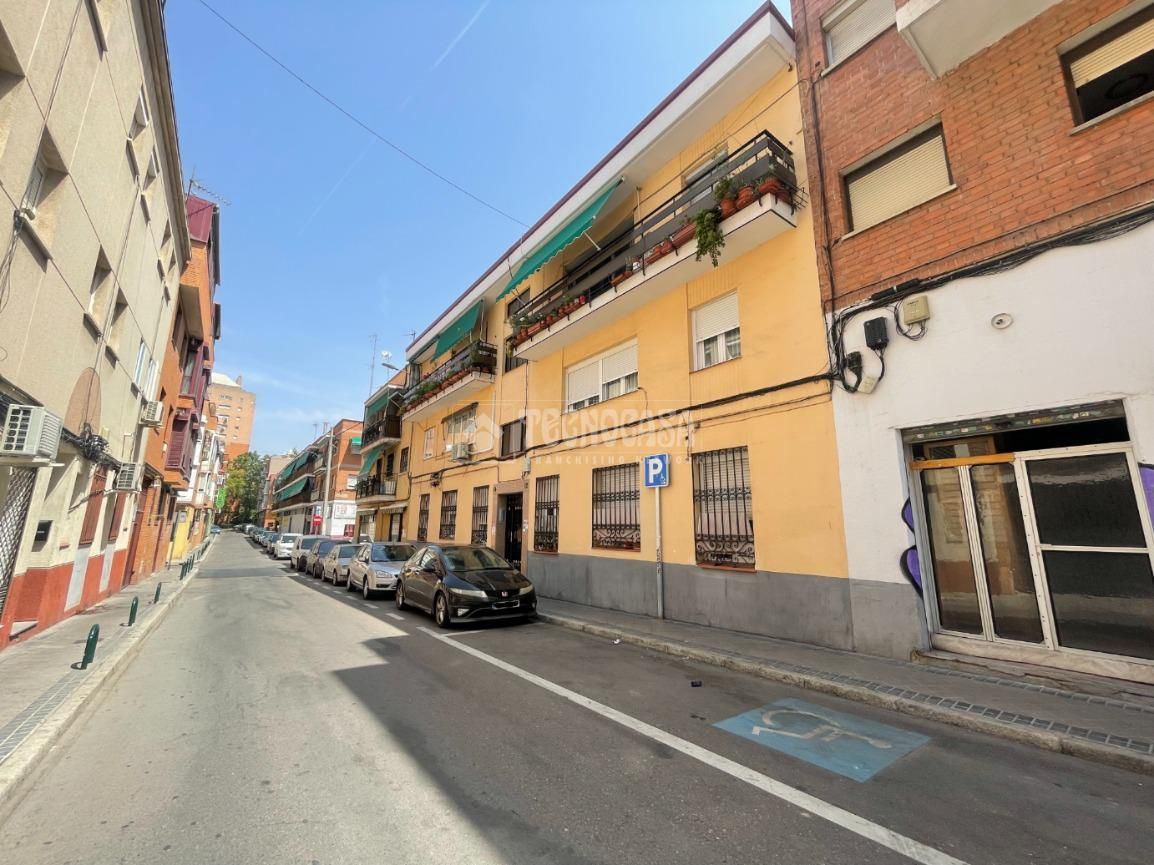 Exterior view of Premises for sale in  Madrid Capital
