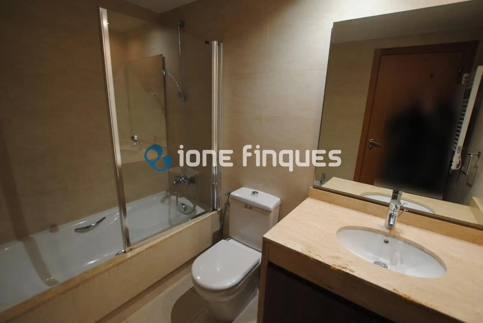 Badezimmer von Wohnung zum Verkauf in Sant Cugat del Vallès mit Heizung, Privatgarten und Terrasse