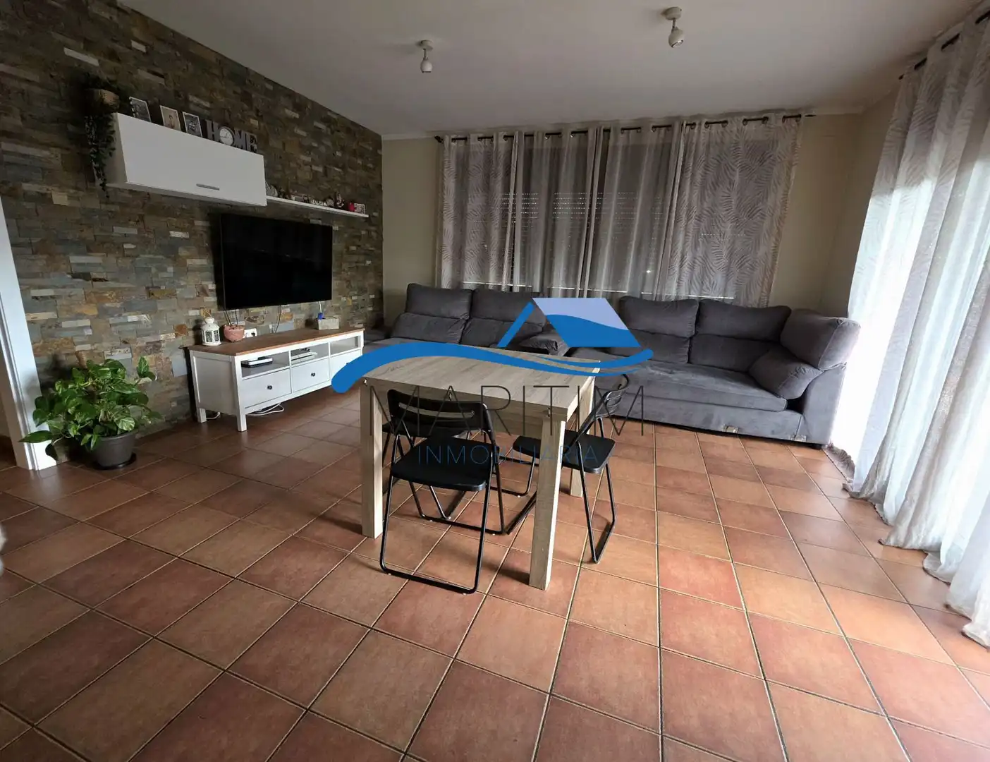 Sala d'estar de Casa o xalet en venda en Riells i Viabrea amb Aire condicionat, Calefacció i Terrassa
