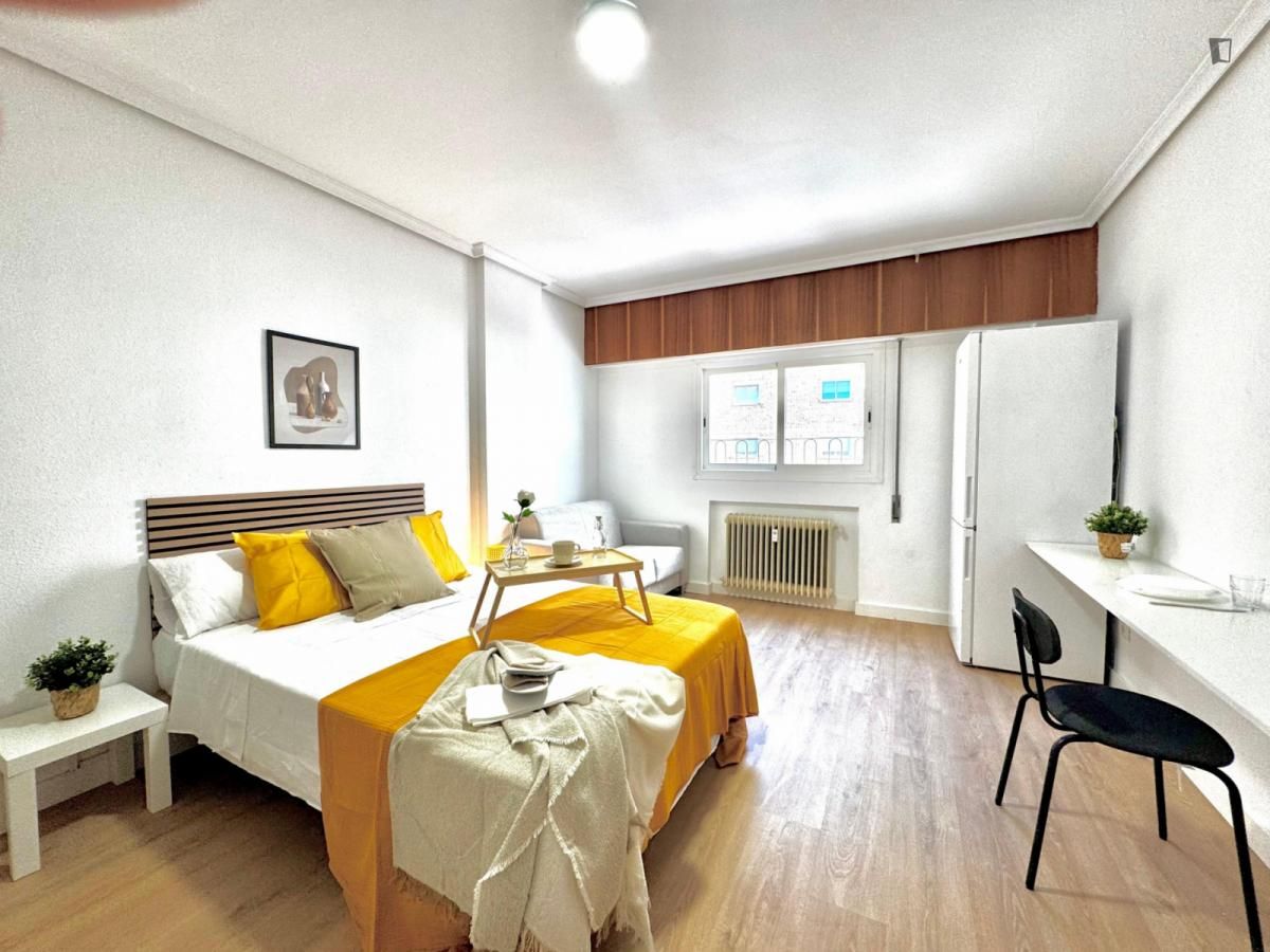 Dormitori de Apartament per a compartir en Guadalajara Capital amb Moblat, Forn i Rentadora
