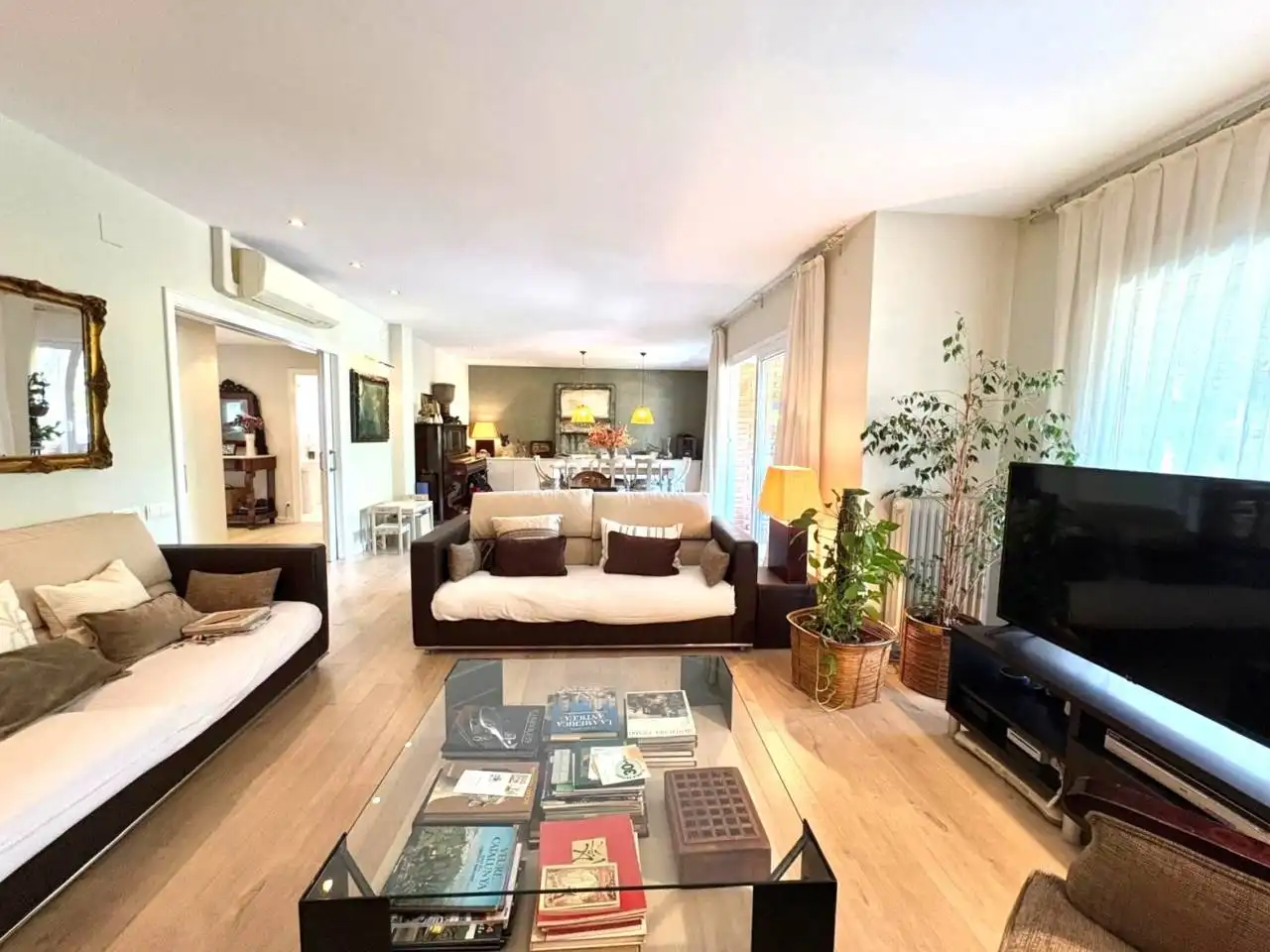 Wohnzimmer von Maisonette zum Verkauf in Sant Cugat del Vallès mit Klimaanlage, Heizung und Parkett