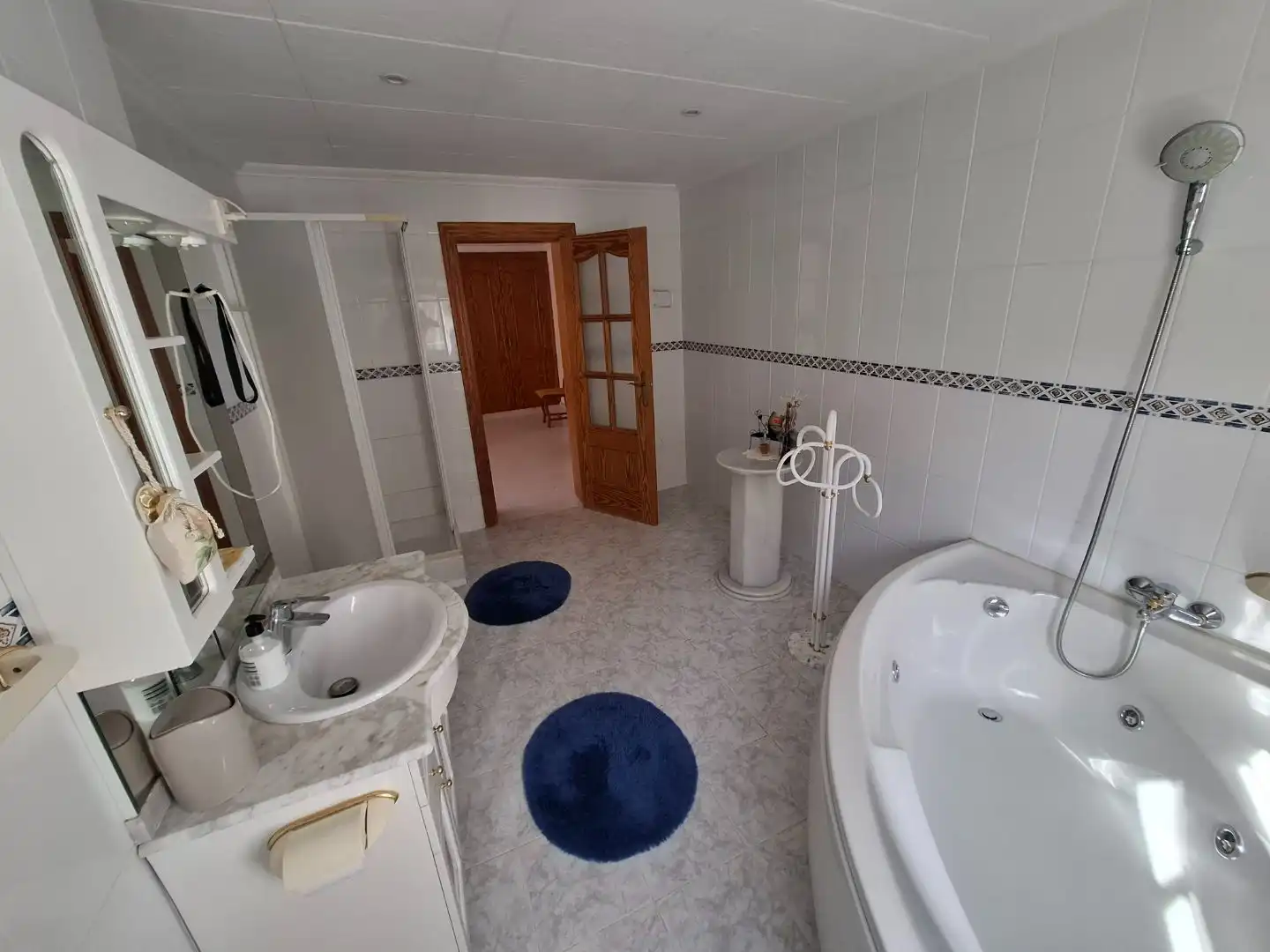 Bathroom of Houses for sale in Busot  with Terrace, Swimming Pool and Balcony