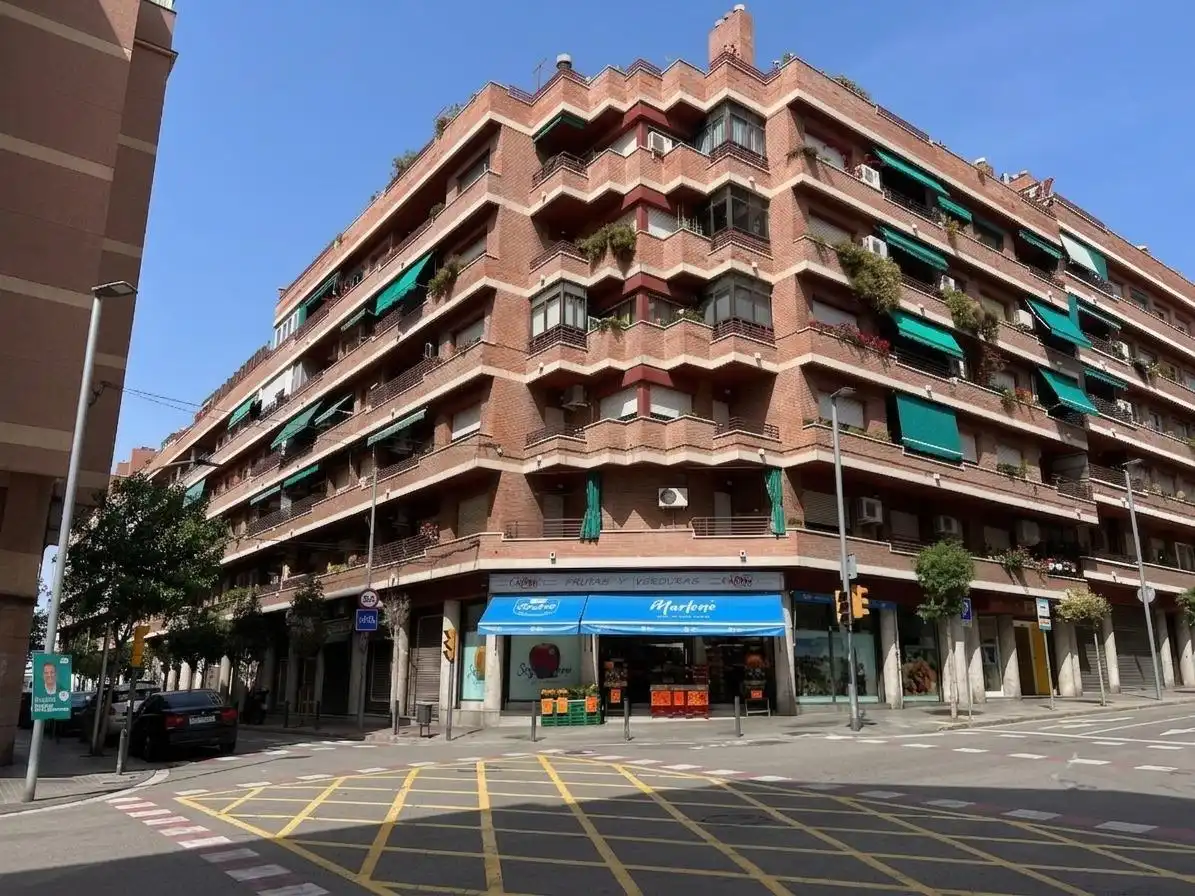 Exterior view of Ground floor for sale in Esplugues de Llobregat  with Air Conditioner, Heating and Balcony