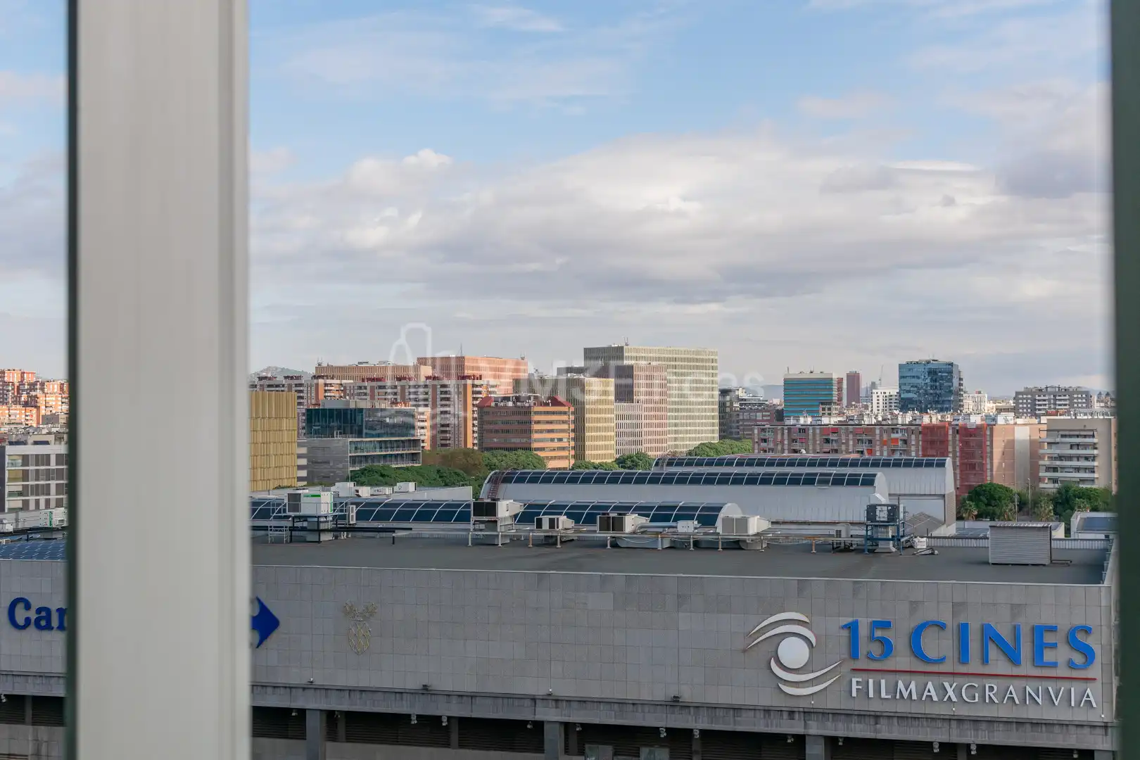 Vista exterior de Oficina en venda en L'Hospitalet de Llobregat amb Aire condicionat, Calefacció i Traster