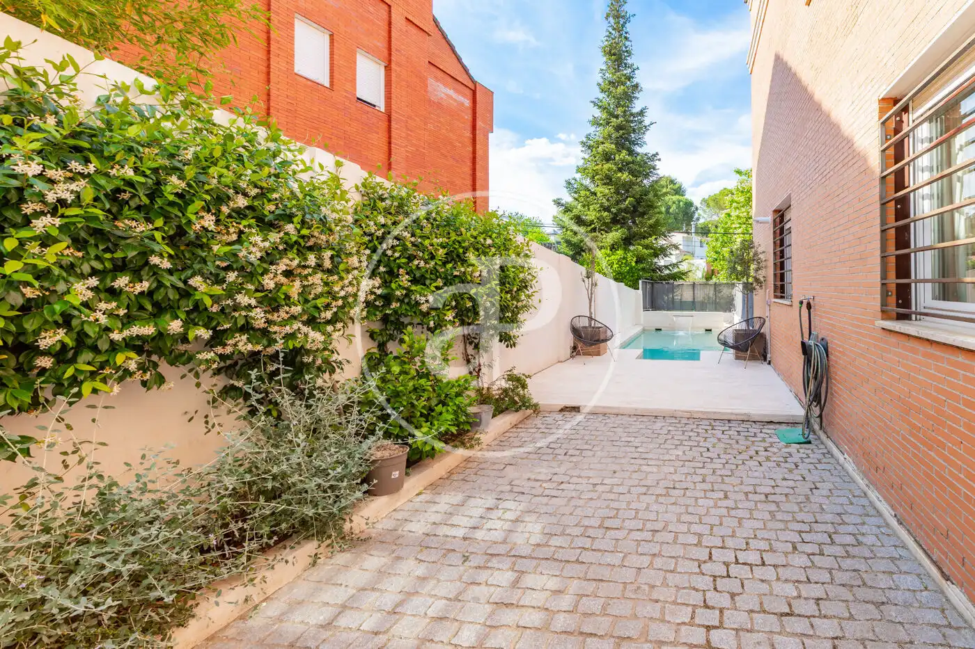 Vista exterior de Casa adosada en venta en Madrid con Aire acondicionado, Calefacción y Jardín privado
