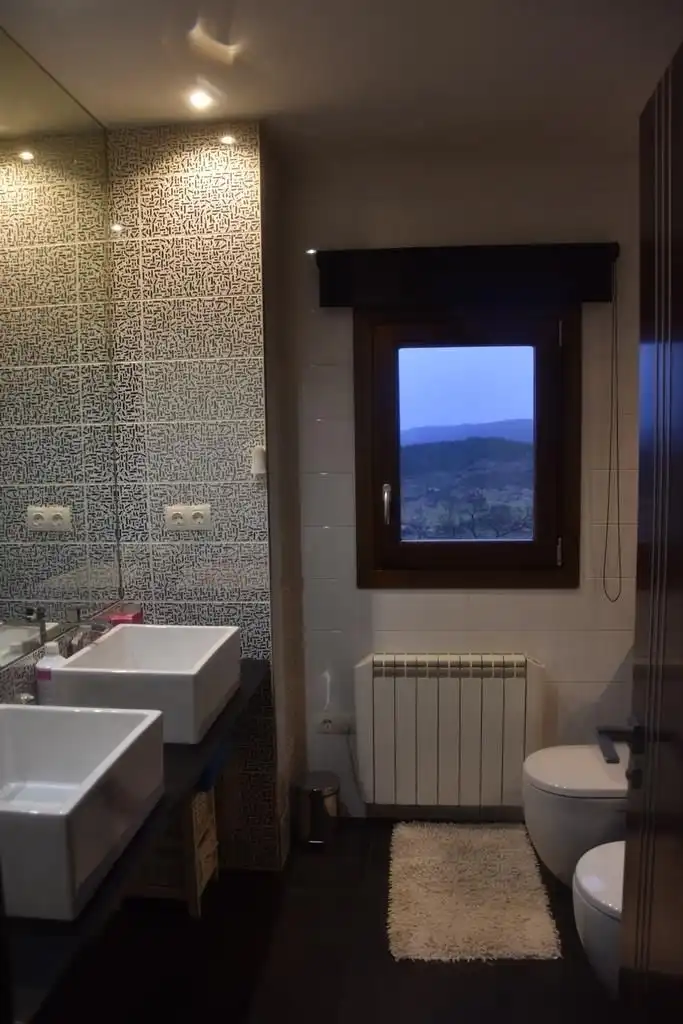 Baño de Casa o chalet en venta en Peñarroya de Tastavins con Calefacción, Jardín privado y Terraza