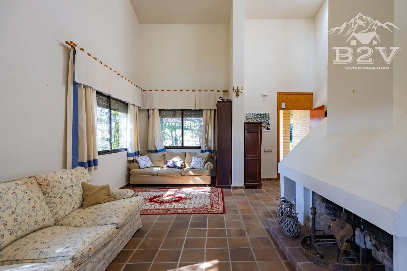 Sala d'estar de Casa o xalet en venda en Miraflores de la Sierra amb Calefacció, Jardí privat i Traster