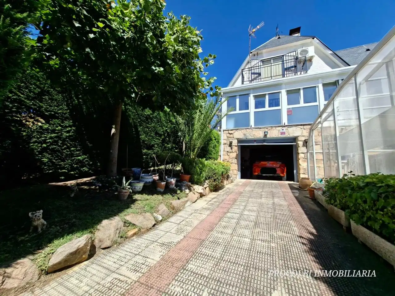 Vista exterior de Casa o xalet en venda en El Casar amb Aire condicionat, Calefacció i Jardí privat