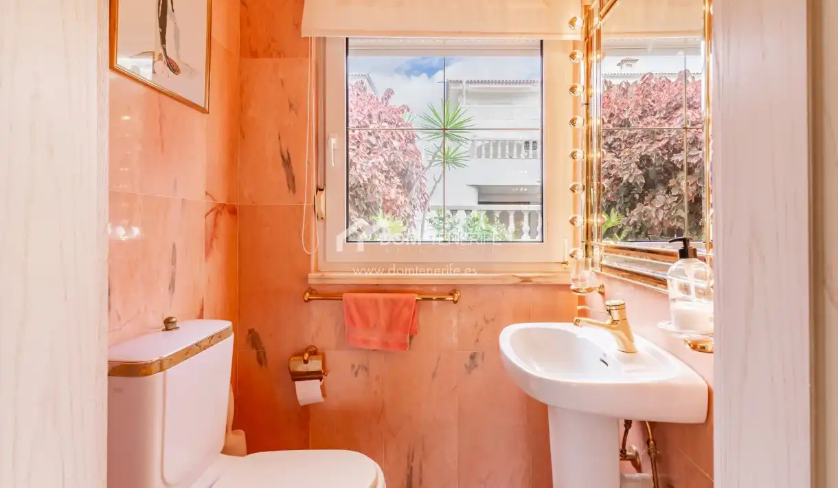 Baño de Casa o chalet en venta en Arona con Terraza, Piscina y Amueblado