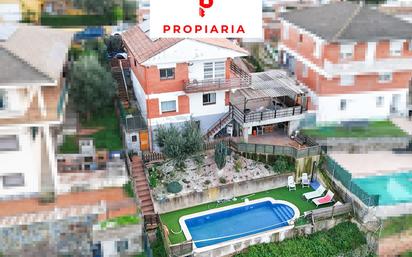 Vista exterior de Casa o xalet en venda en Cervelló amb Calefacció, Jardí privat i Terrassa