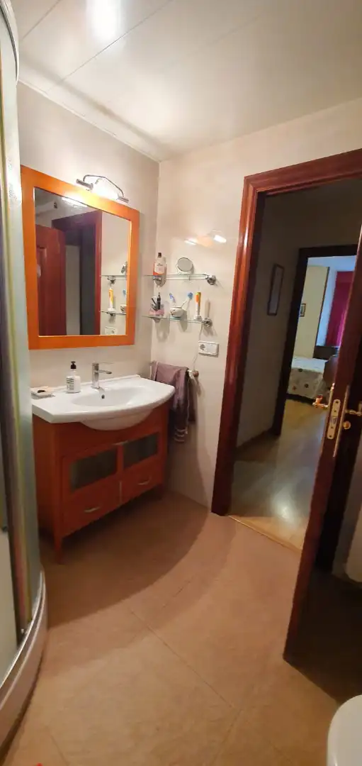 Bathroom of Flat for sale in Cornellà de Llobregat  with Air Conditioner, Terrace and Furnished