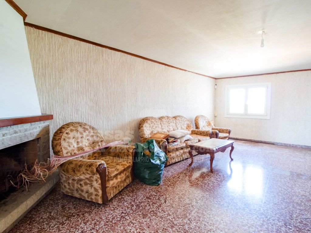 Living room of Country house for sale in Maó  with Air Conditioner, Private garden and Terrace