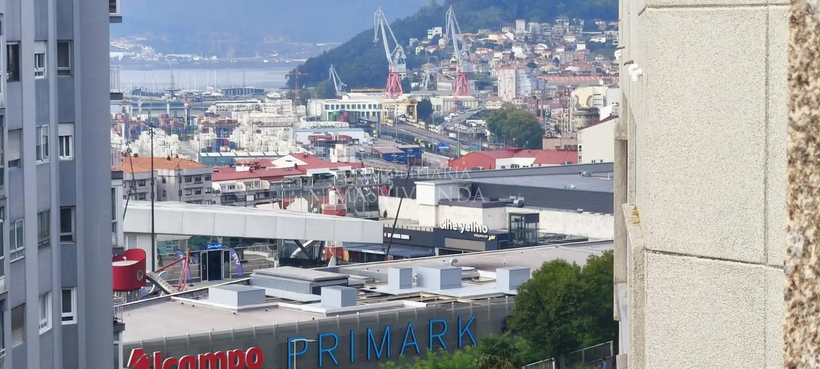 Außenansicht von Wohnung zum Verkauf in Vigo  mit Terrasse und Abstellraum