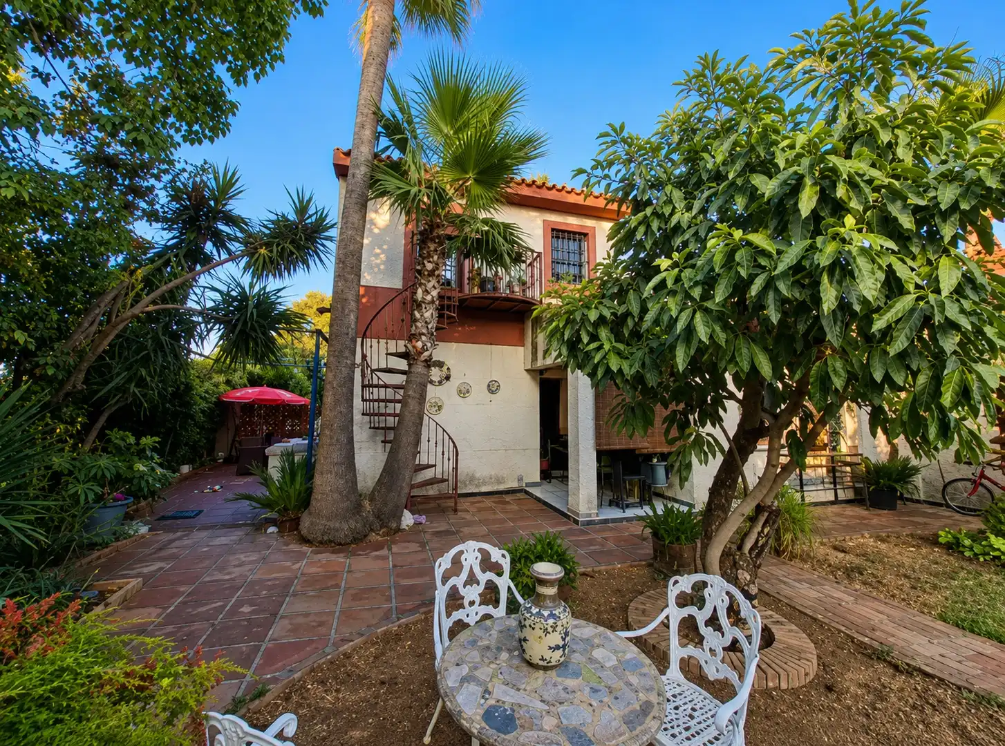 Villa con terrazza in vendita a Avenida las Camelias