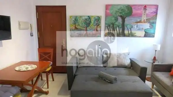 Sala d'estar de Pis de lloguer en Sevilla amb Aire condicionat i Moblat