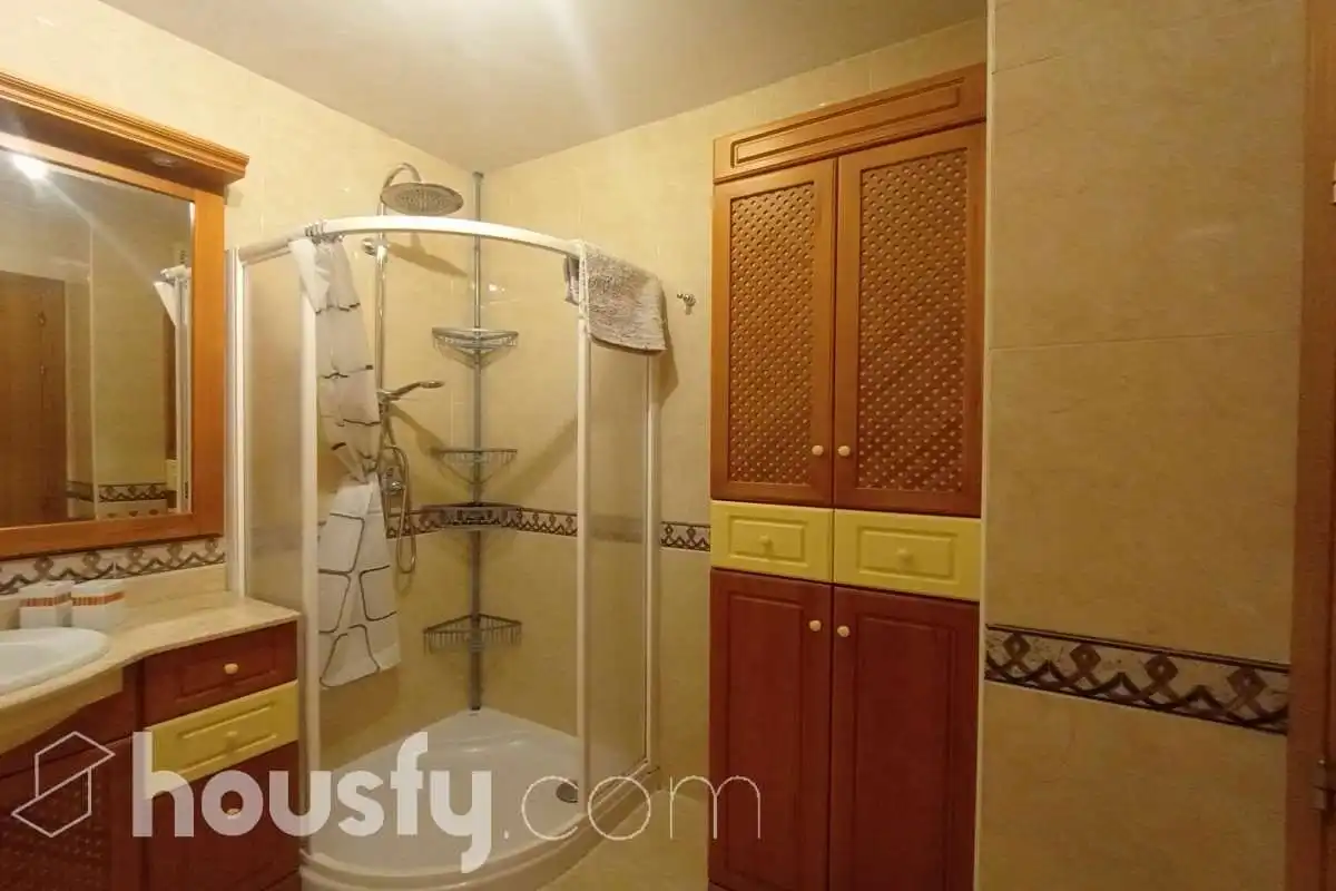 Bathroom of Flat for rent in Toledo  with Air Conditioner, Heating and Parquet flooring