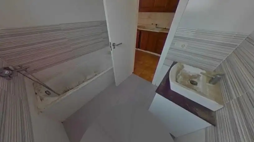 Bathroom of Flat for sale in L'Escala