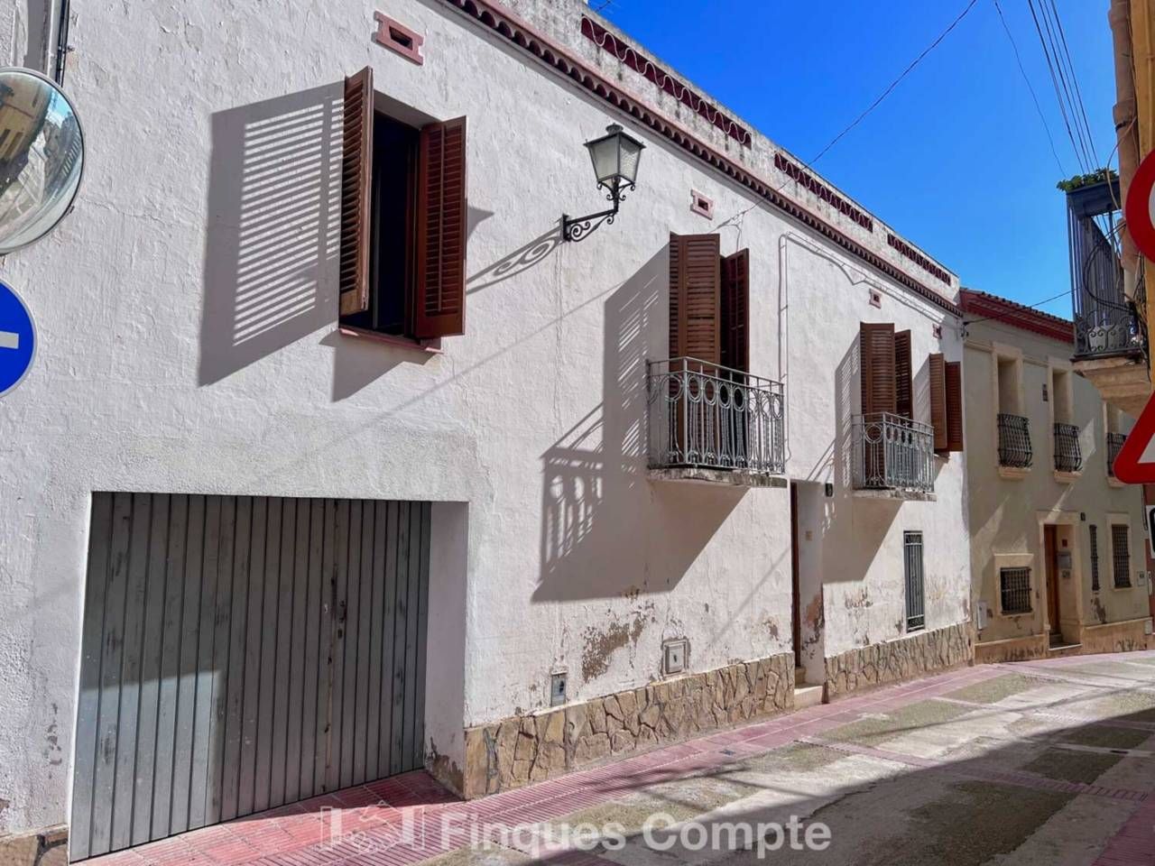 Vista exterior de Casa adosada en venda en Roda de Berà amb Terrassa