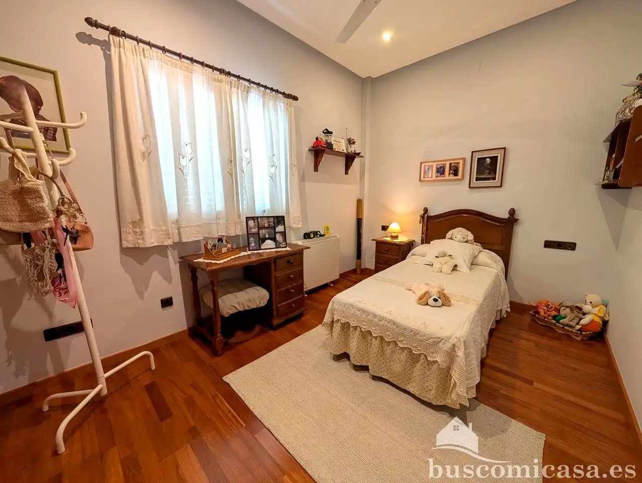 Dormitori de Casa o xalet en venda en Linares amb Aire condicionat, Calefacció i Jardí privat