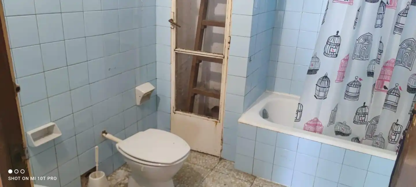 Bany de Casa o xalet en venda en Ourense Capital  amb Calefacció i Jardí privat