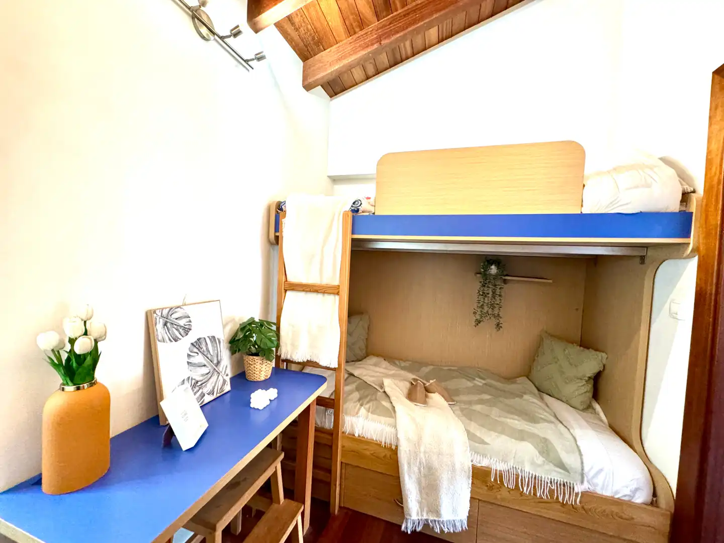 Habitación de Casa adosada en venta en Villaviciosa con Calefacción, Parquet y Amueblado