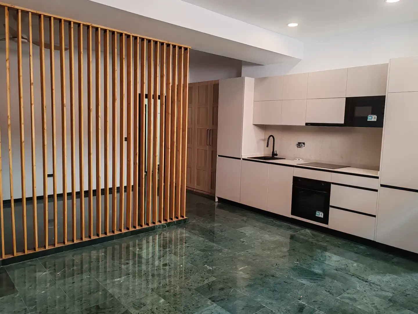Cocina de Apartamento de alquiler en Coria del Río con Aire acondicionado, Horno y Lavadora
