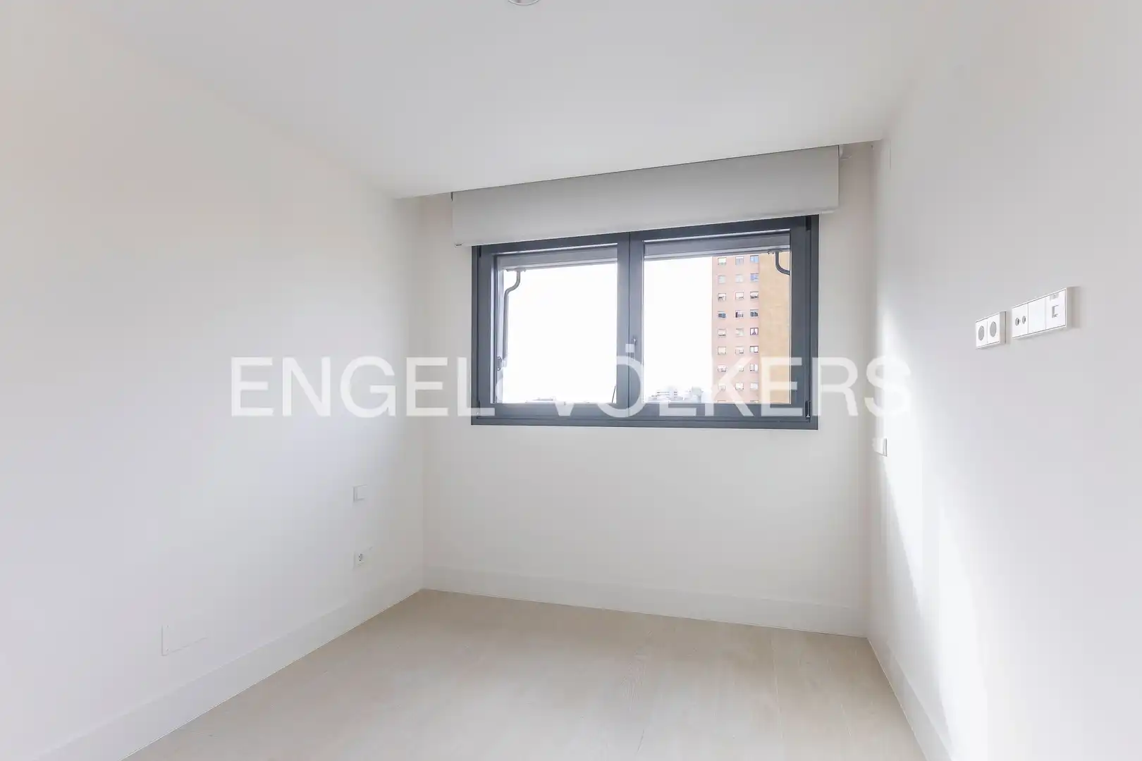 Bedroom of Flat for rent in Madrid  with Air Conditioner, Heating and Storage room