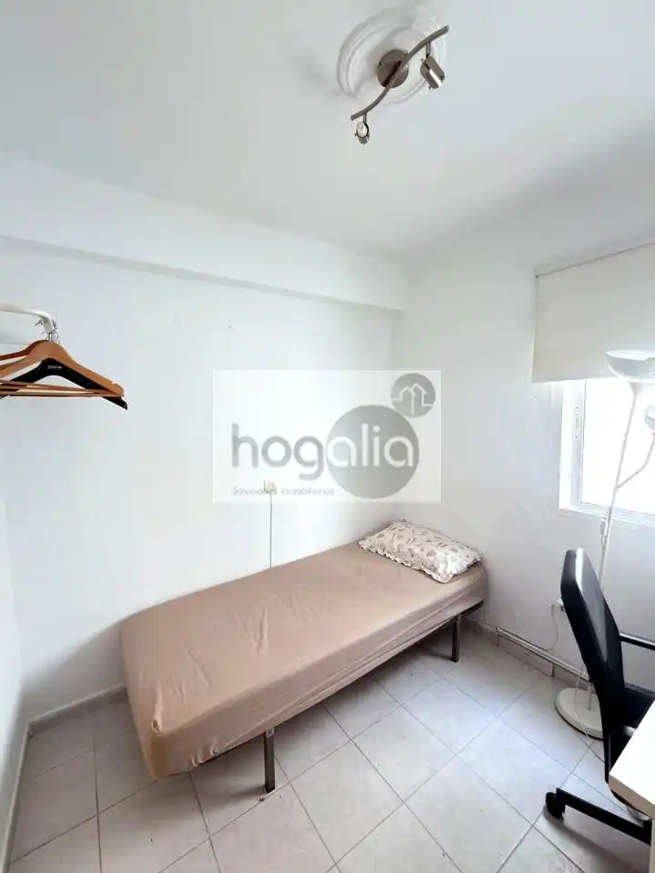 Habitación de Piso de alquiler en Sevilla con Aire acondicionado y Amueblado