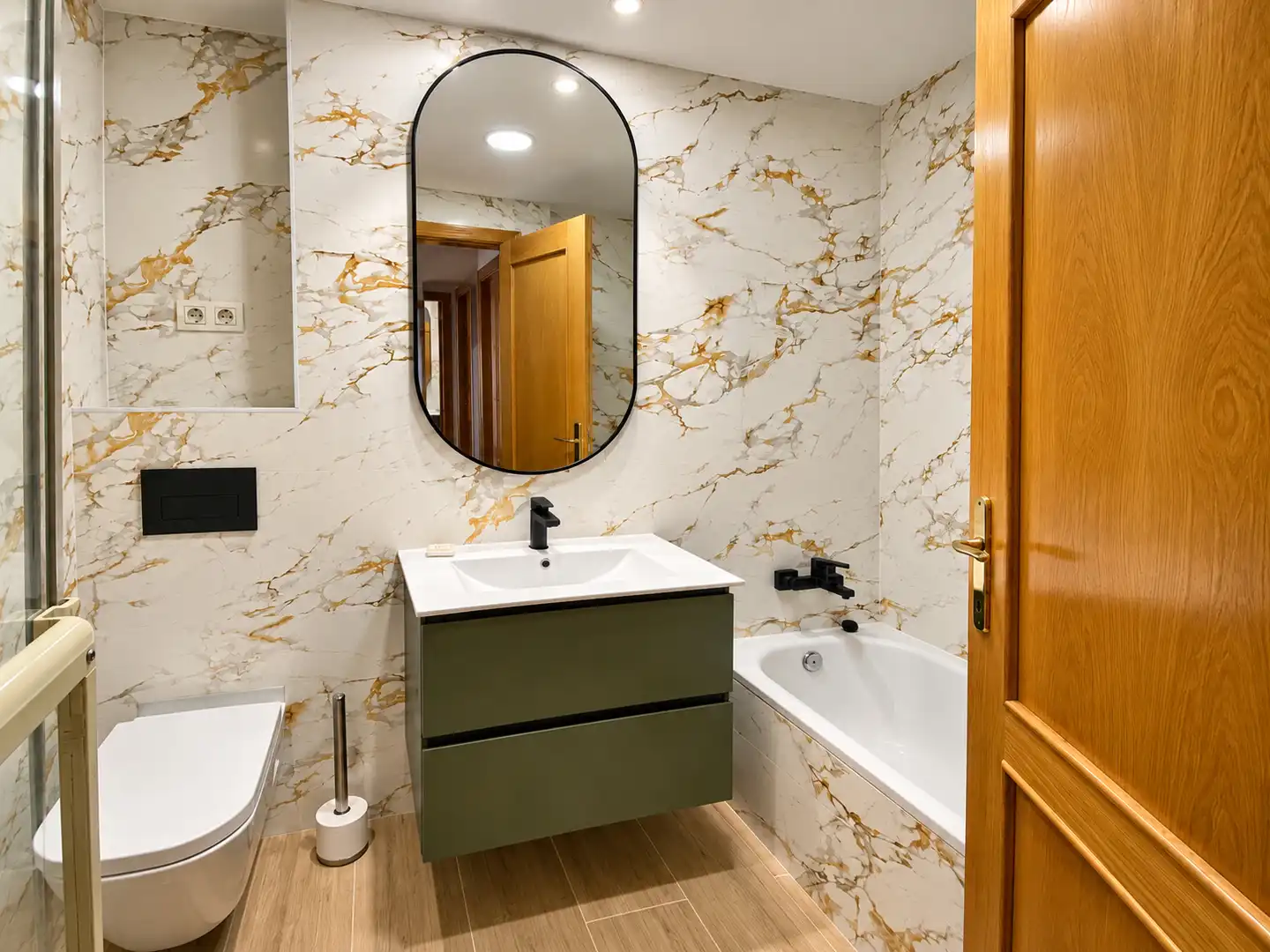 Bathroom of Flat for rent in Santander  with Heating, Terrace and Swimming Pool