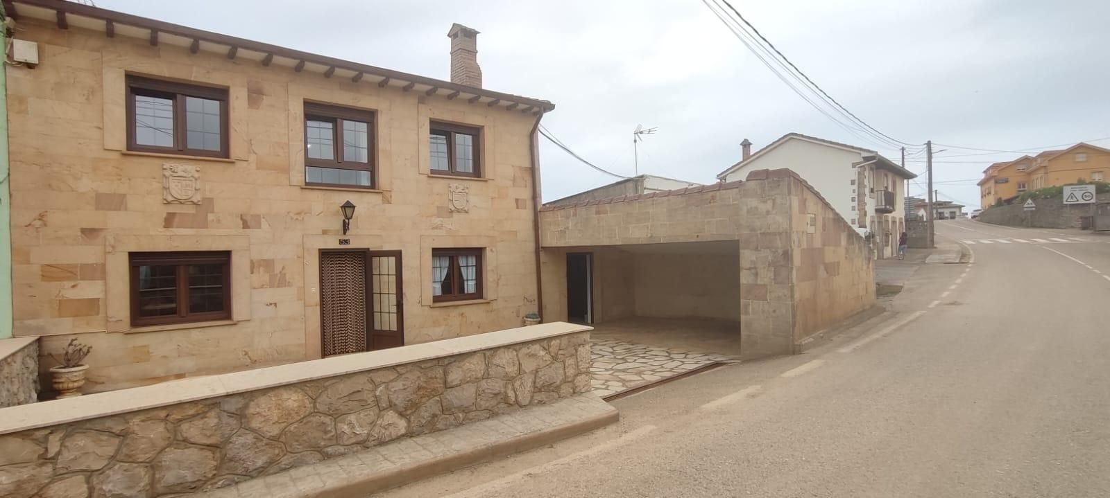 Außenansicht von Haus oder Chalet zum verkauf in Santillana del Mar mit Heizung und Terrasse