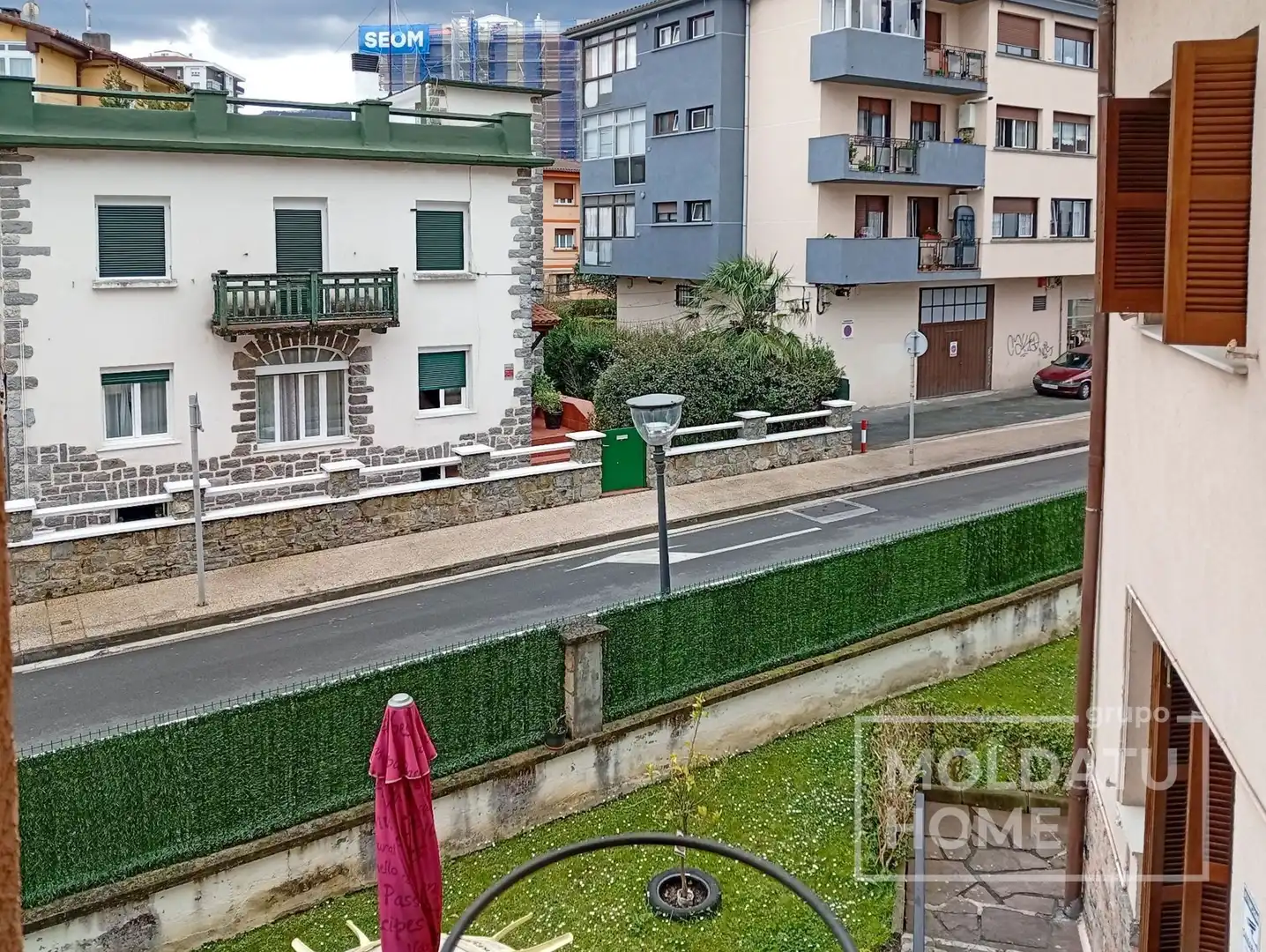 Vista exterior de Casa o xalet en venda en Irun  amb Calefacció, Jardí privat i Traster
