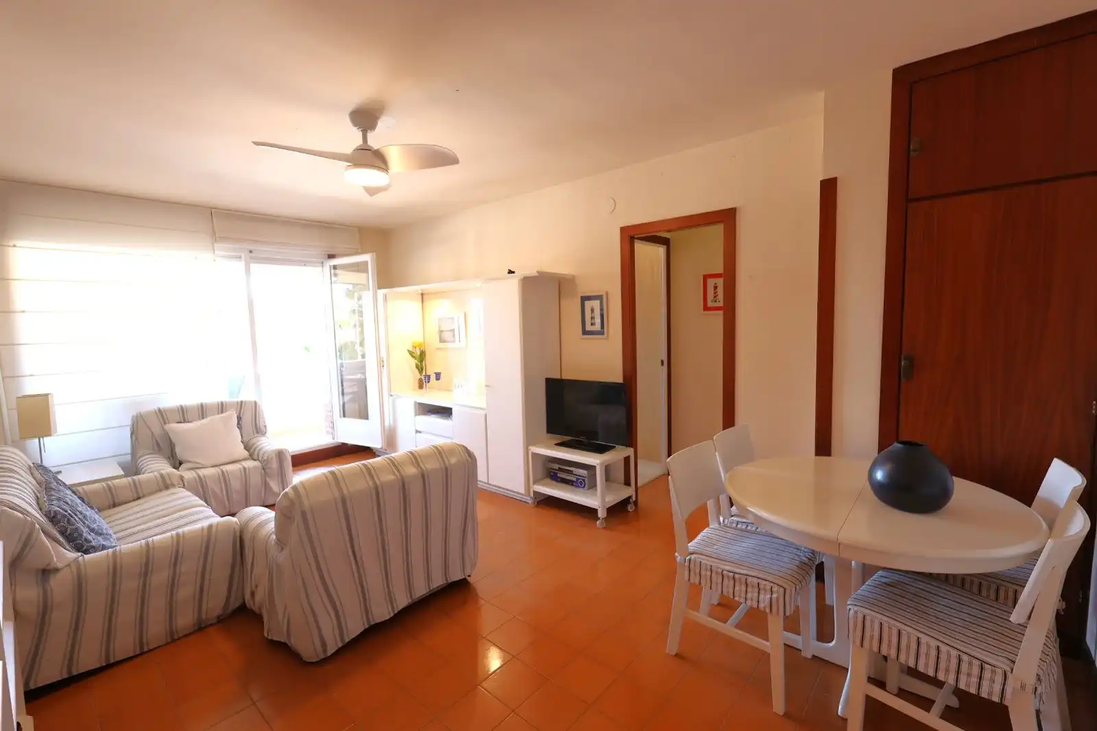 Living room of Flat for sale in El Vendrell  with Air Conditioner, Terrace and Furnished