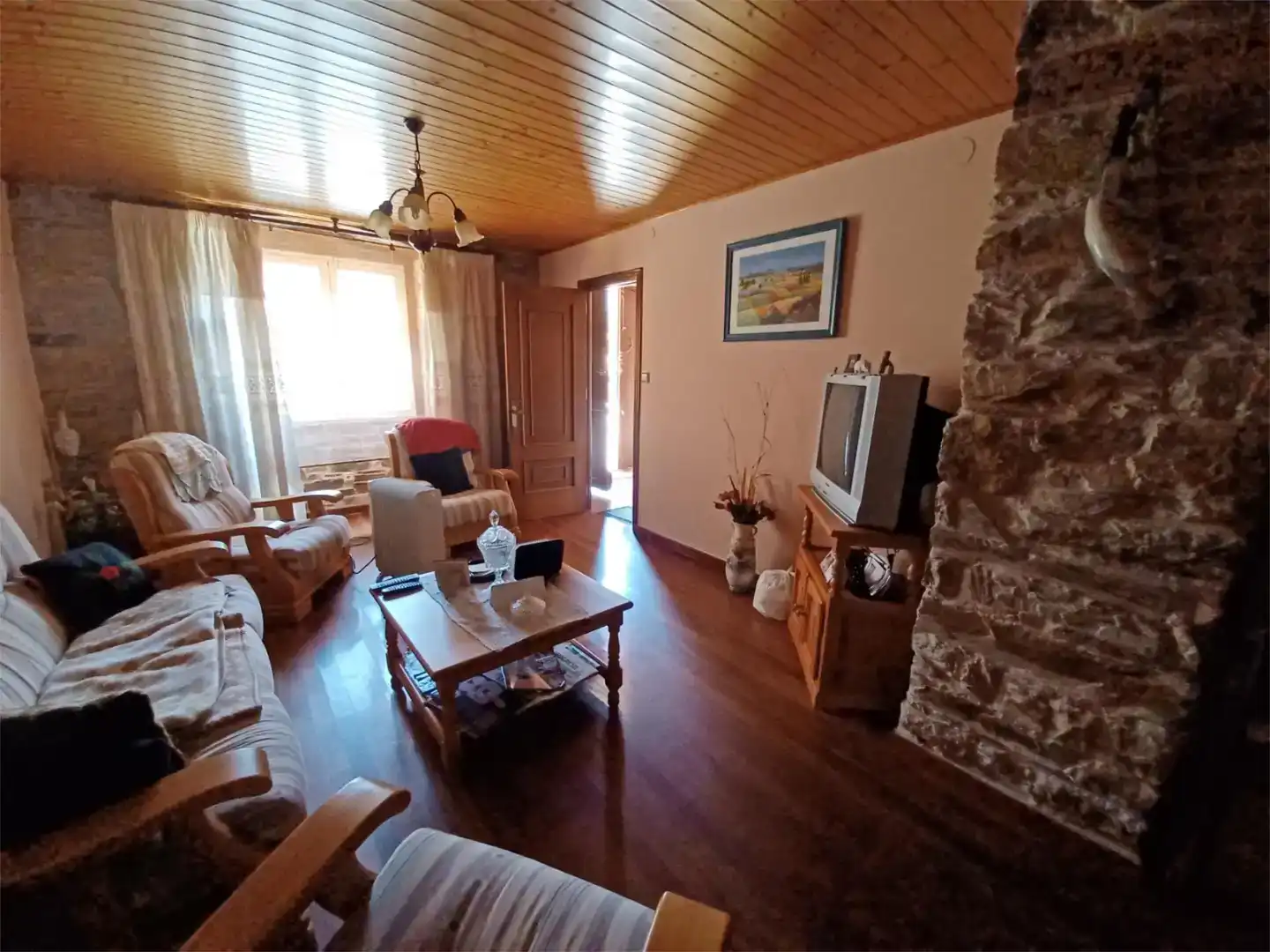 Sala d'estar de Casa adosada en venda en A Fonsagrada  amb Parquet i Moblat