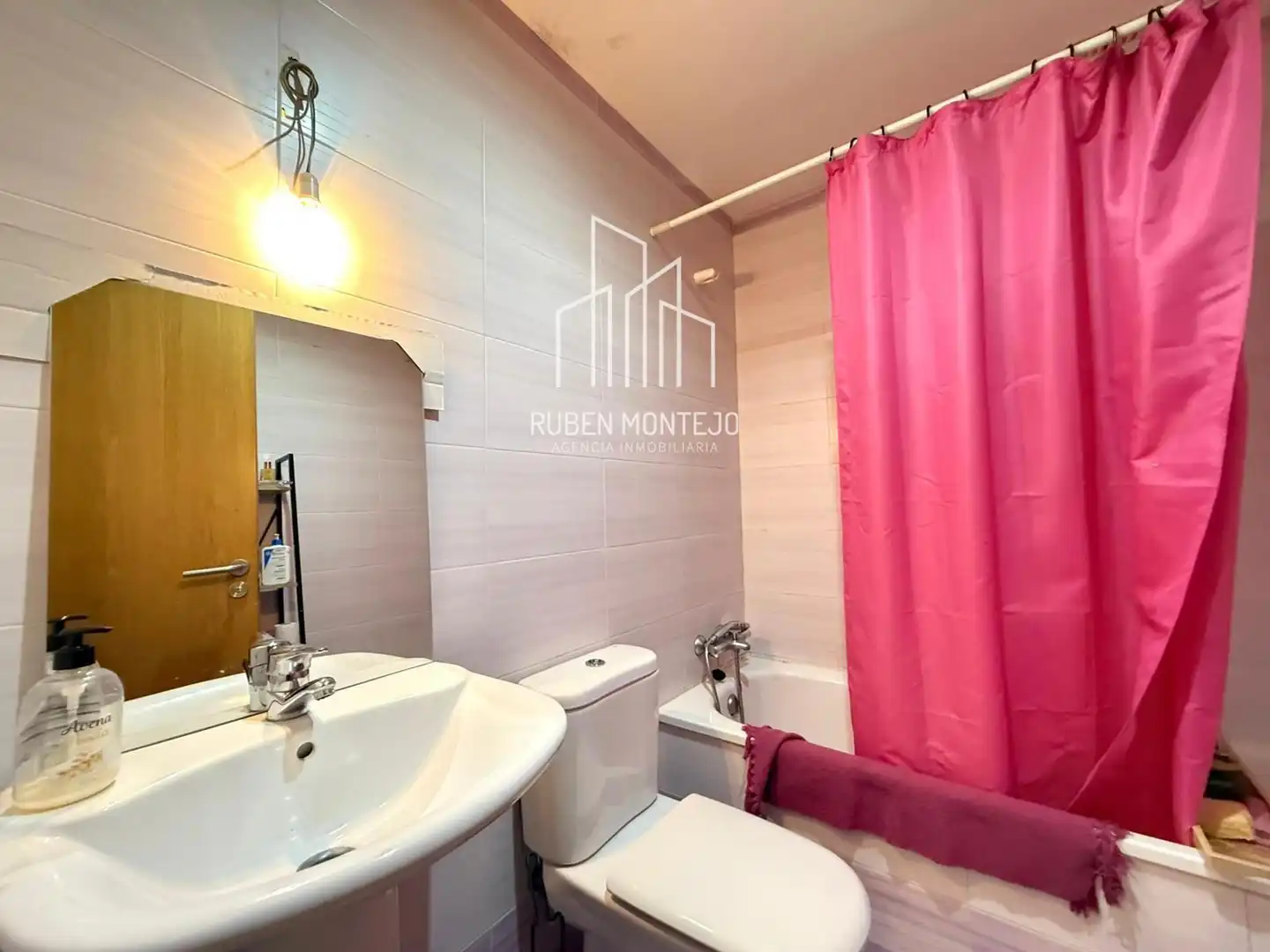 Baño de Piso en venta en Castellanos de Moriscos con Calefacción, Horno y Lavadora