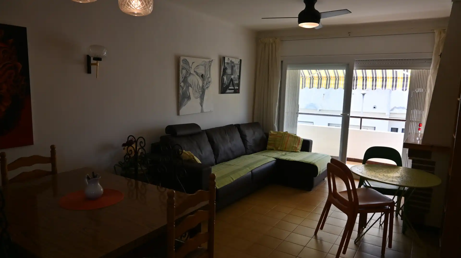 Wohnzimmer von Einfamilien-Reihenhaus zum Verkauf in L'Escala mit Möbliert