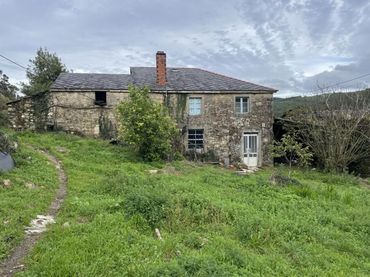 Casa rústica amb jardí en venda a Lugar Solores 2
