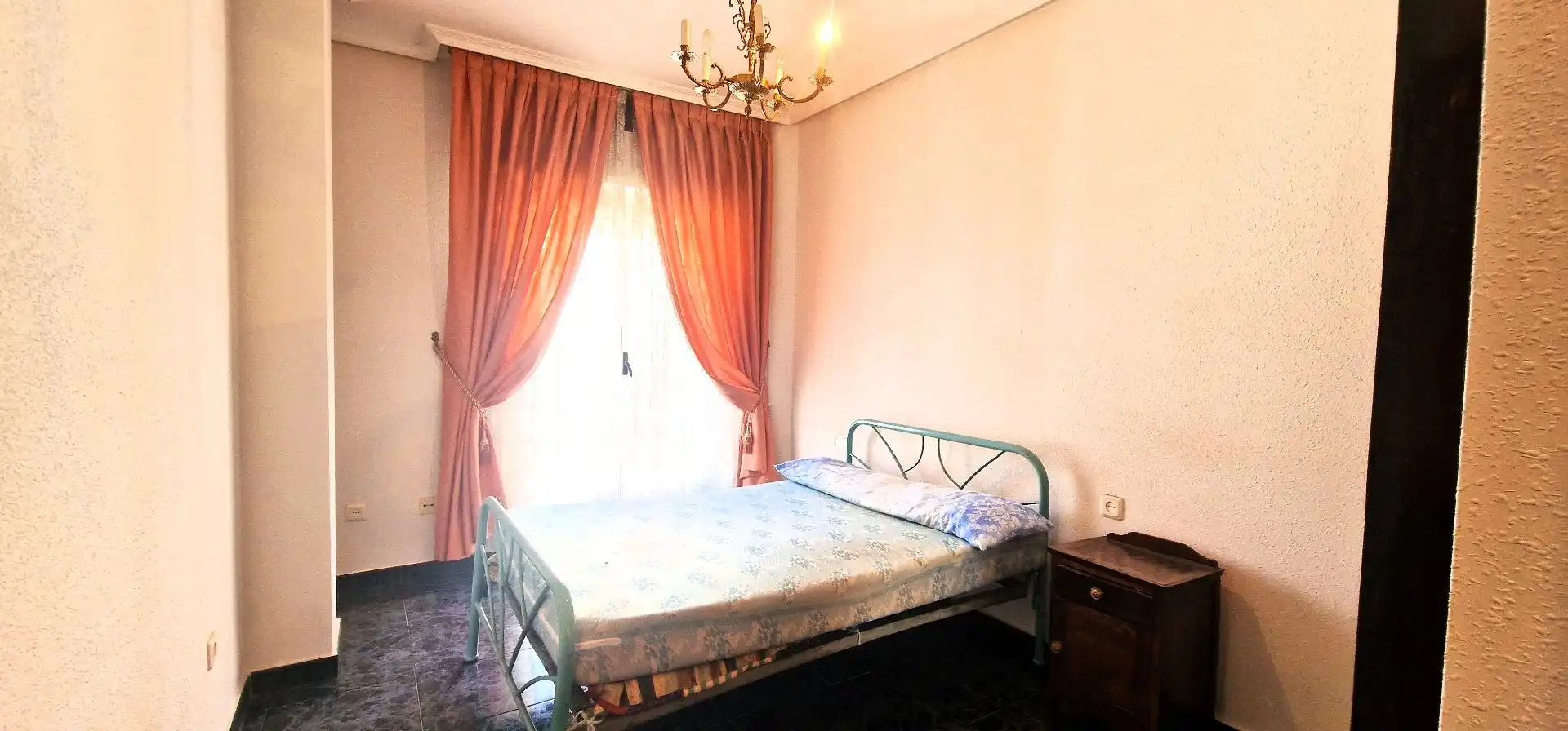 Schlafzimmer von Wohnung zum Verkauf in Aldeanueva de la Vera mit Klimaanlage, Terrasse und Möbliert