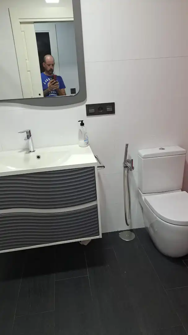 Badezimmer von Wohnung zur Miete in Albacete mit Klimaanlage, Heizung und Parkett