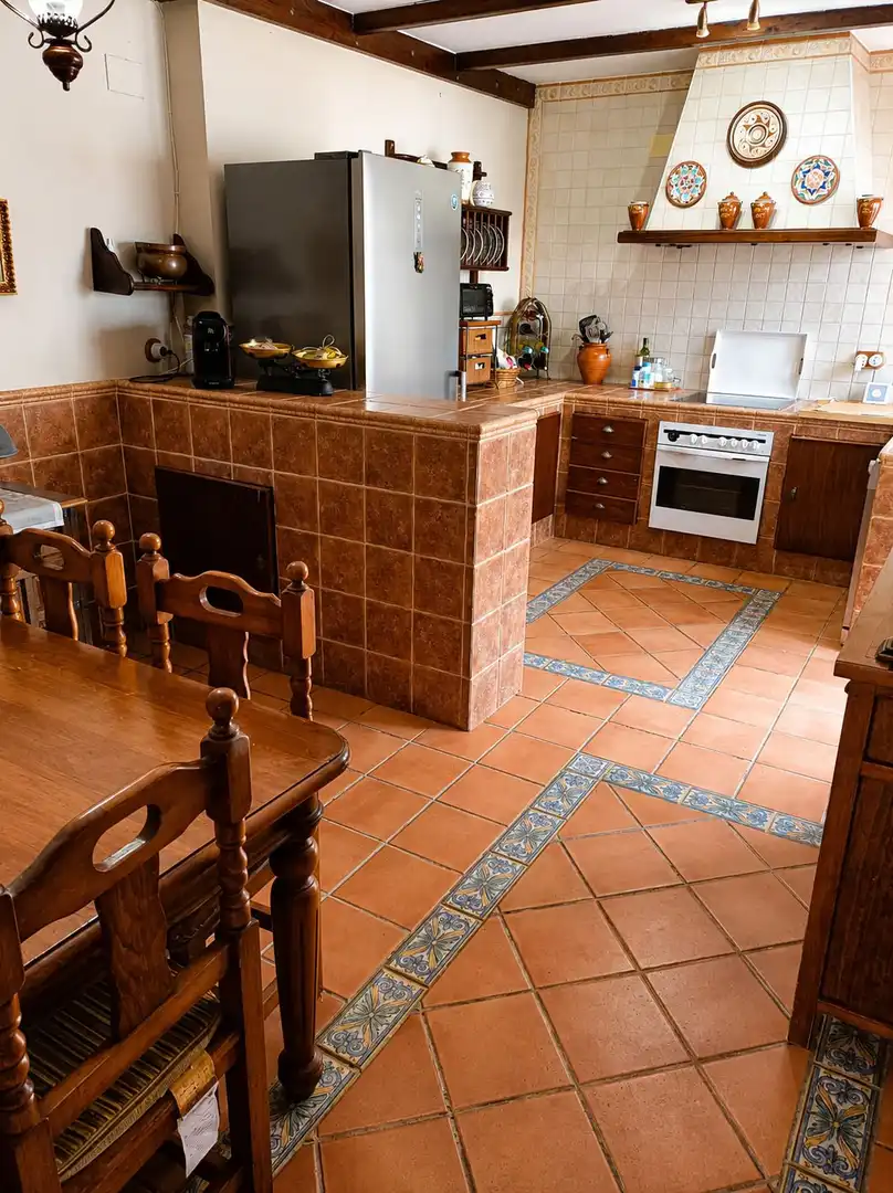 Cuina de Casa o xalet en venda en Alcalá de Guadaira amb Aire condicionat i Terrassa