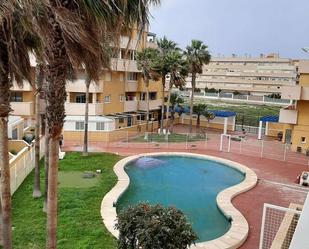 Piscina de Pis de lloguer en Roquetas de Mar amb Moblat i Piscina comunitària