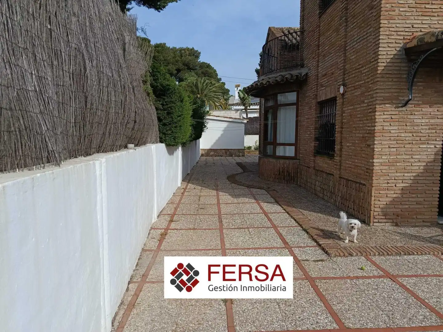 Vista exterior de Casa o xalet en venda en El Puerto de Santa María amb Jardí privat, Terrassa i Traster