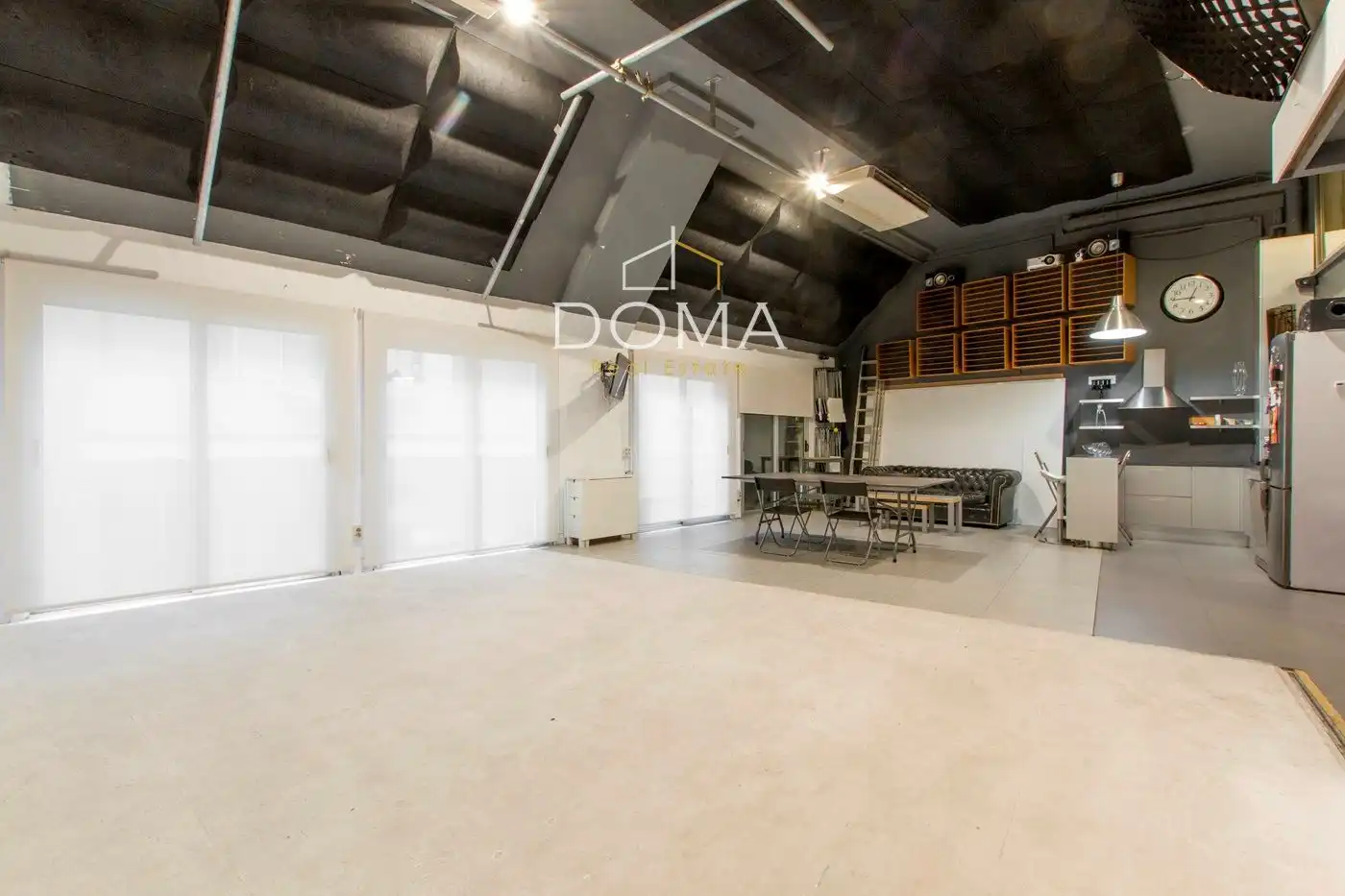 Commercial properties for sale in Barcelona  with Air Conditioner, Terrace and Furnished